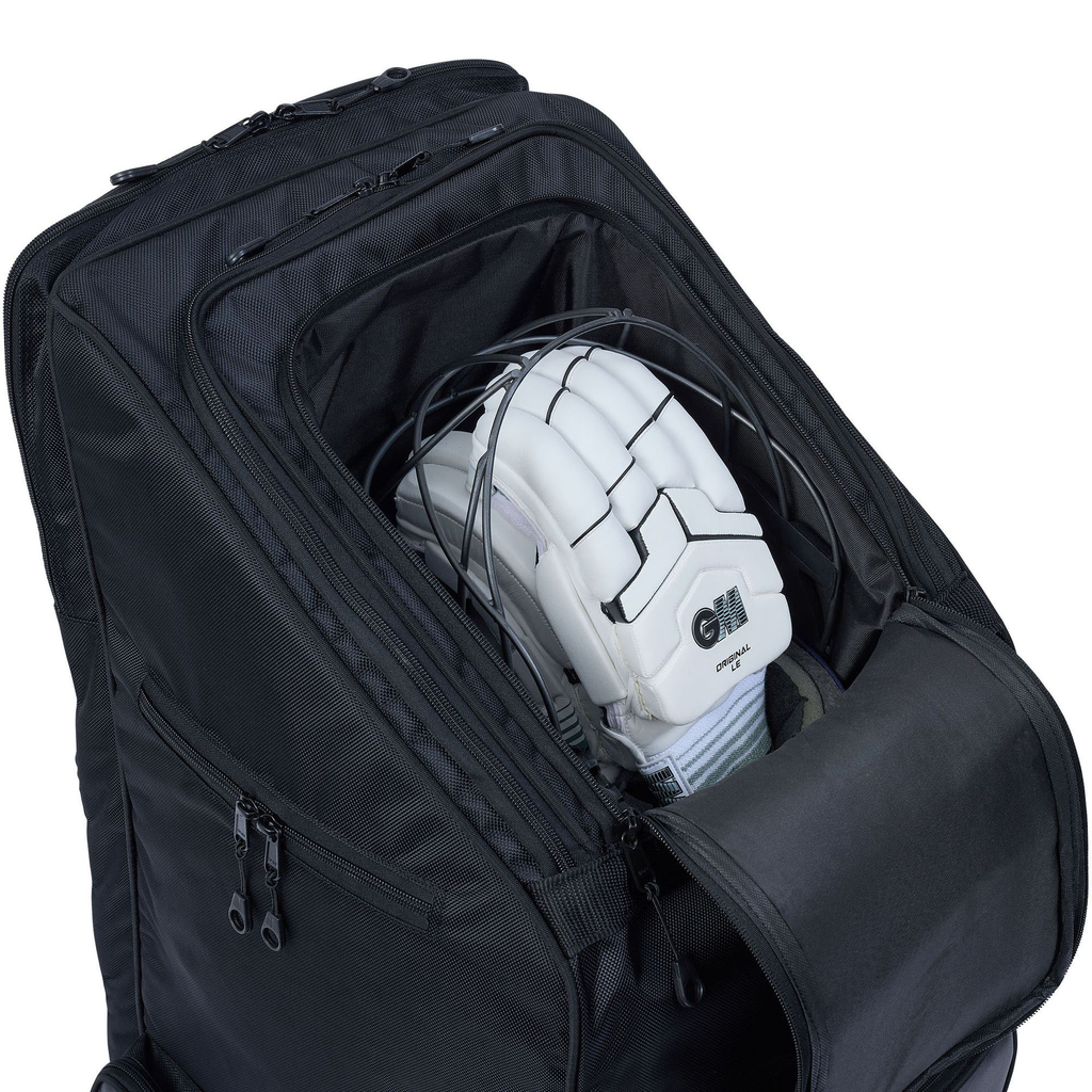 pe_duffle_helmet_pocket_26_rt_2000pxl_1.webp