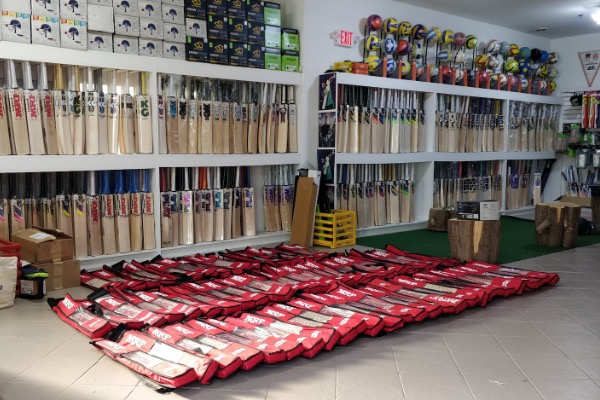 Browse & buy English Willow bats, lowest price guarantee!