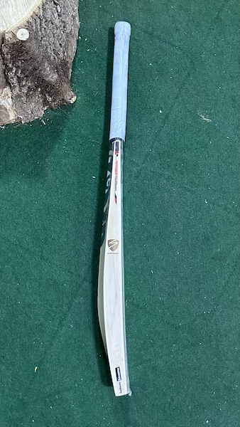 SG R17 Cricket Bat